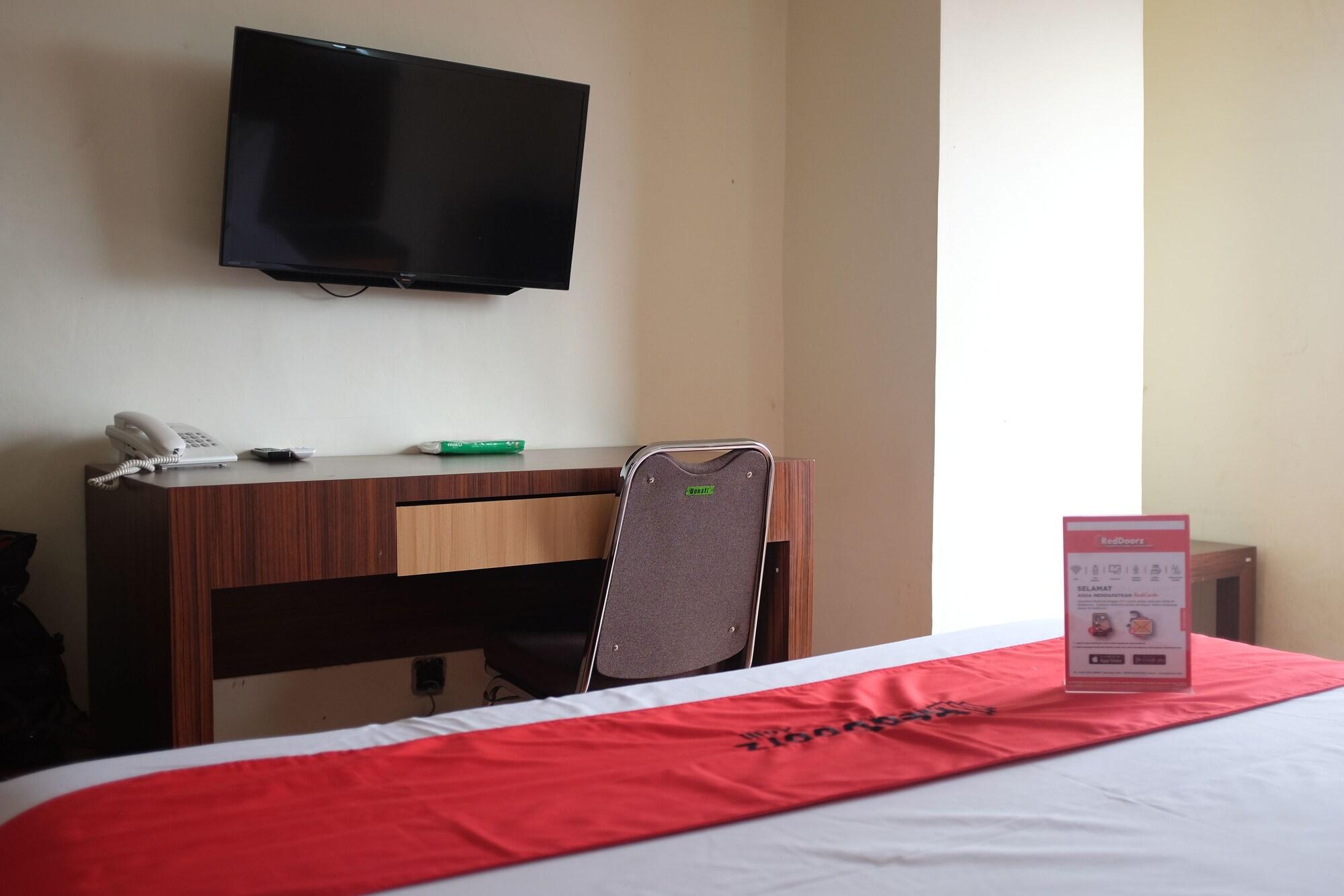 Reddoorz Plus Near Senen جاكرتا المظهر الخارجي الصورة